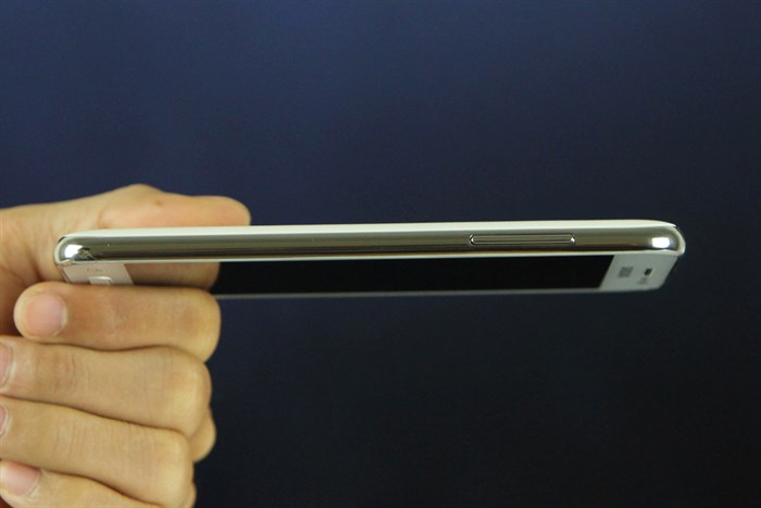 Điện thoại Samsung Galaxy J2 Màu Trắng