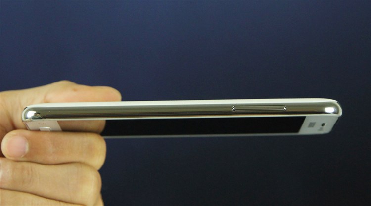 Điện thoại Samsung Galaxy J2 Màu Trắng