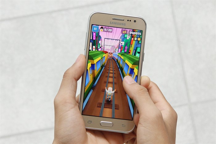 Điện thoại Samsung Galaxy J2 Màu Vàng đồng