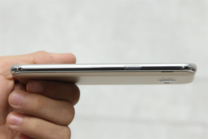 Điện thoại Samsung Galaxy J2 Màu Vàng đồng