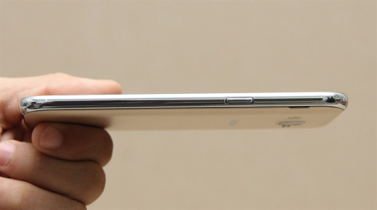 Điện thoại Samsung Galaxy J2 Màu Vàng đồng