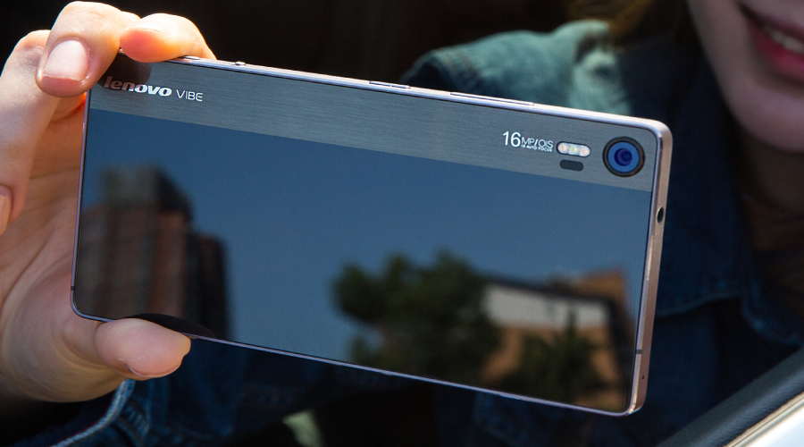 VIBE Shot trang bị cảm biến camera 16 MP, đèn flash 3 tông màu cùng chế độ manual mode như trên các máy ảnh chuyên nghiệp.