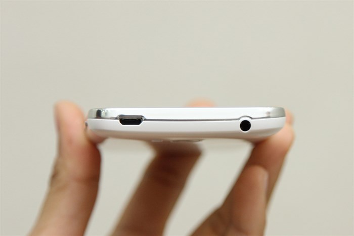 Điện thoại Honor Bee Màu Trắng