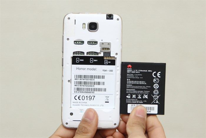 Điện thoại Honor Bee Màu Trắng