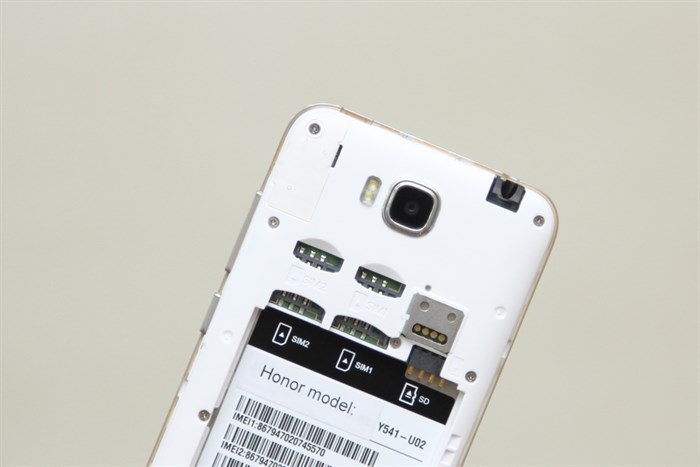 Điện thoại Honor Bee Màu Trắng