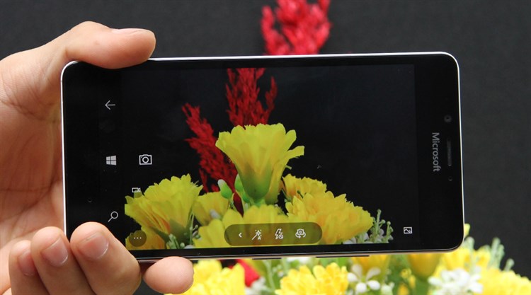 Điện thoại Microsoft Lumia 950