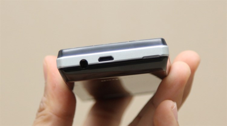 Điện thoại Mobell M680 Màu Đen