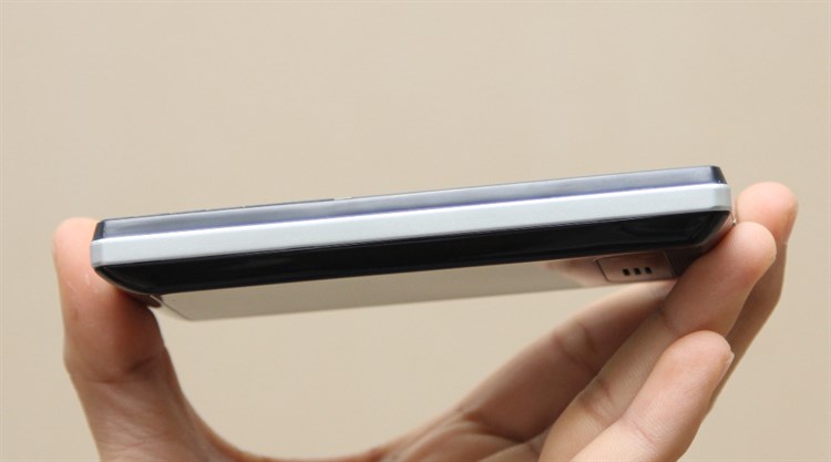 Điện thoại Mobell M680 Màu Đen