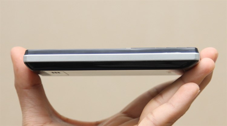 Điện thoại Mobell M680 Màu Đen