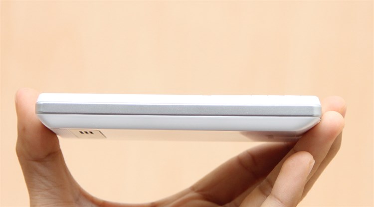 Điện thoại Mobell M680 Màu Trắng