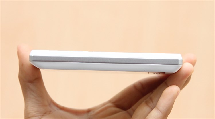 Điện thoại Mobell M680 Màu Trắng