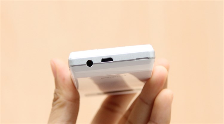 Điện thoại Mobell M680 Màu Trắng