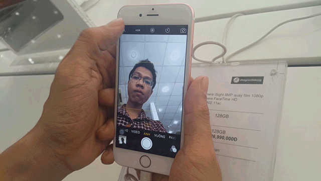 Để bật tính năng Retina Flash, tại camera trước bạn bật đèn Flash lên Để bật tính năng Retina Flash, tại camera trước bạn bật đèn Flash lên