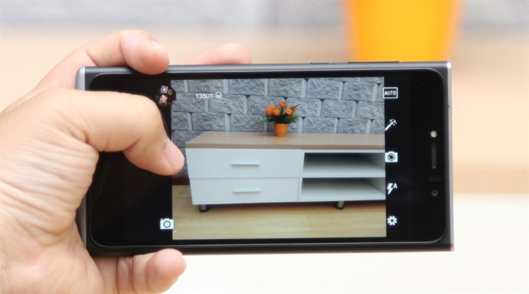 Điện thoại Obi Worldphone SF1