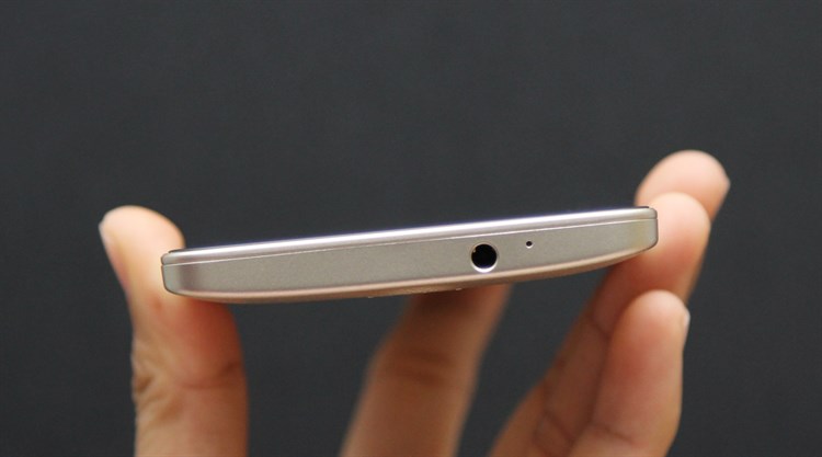 Điện thoại ZTE Axon