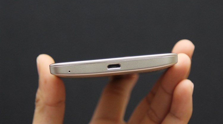 Điện thoại ZTE Axon