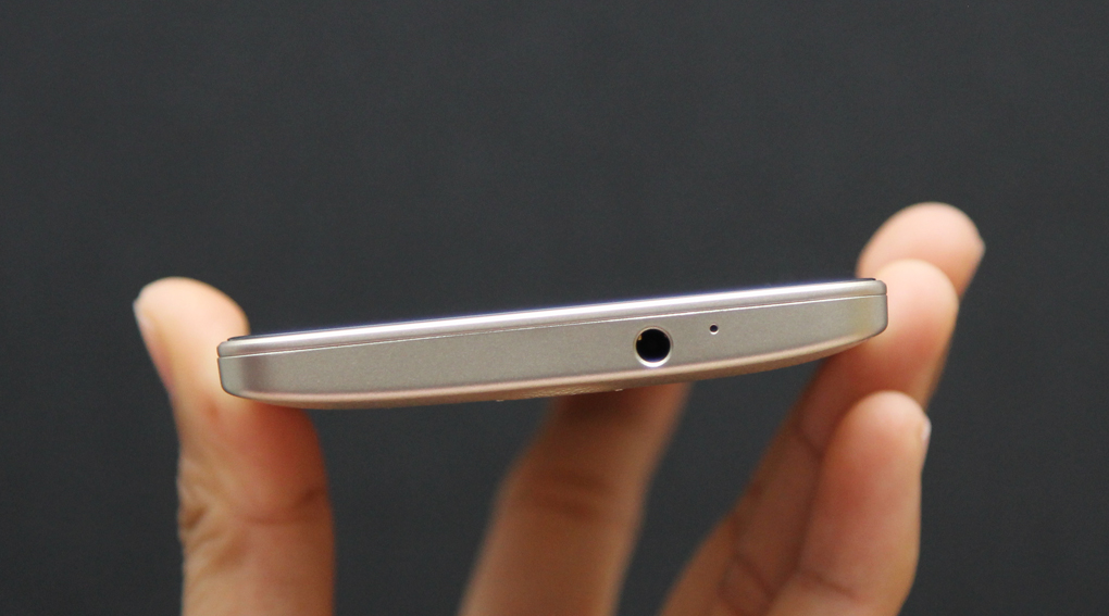 Điện thoại ZTE Axon