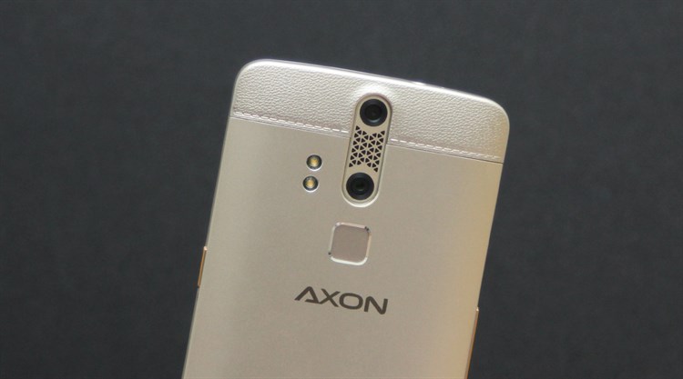 Điện thoại ZTE Axon