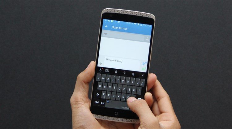 Điện thoại ZTE Axon