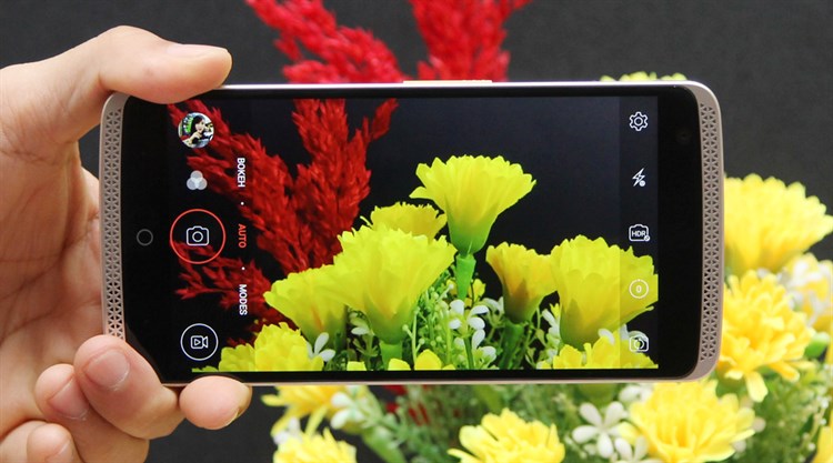 Điện thoại ZTE Axon
