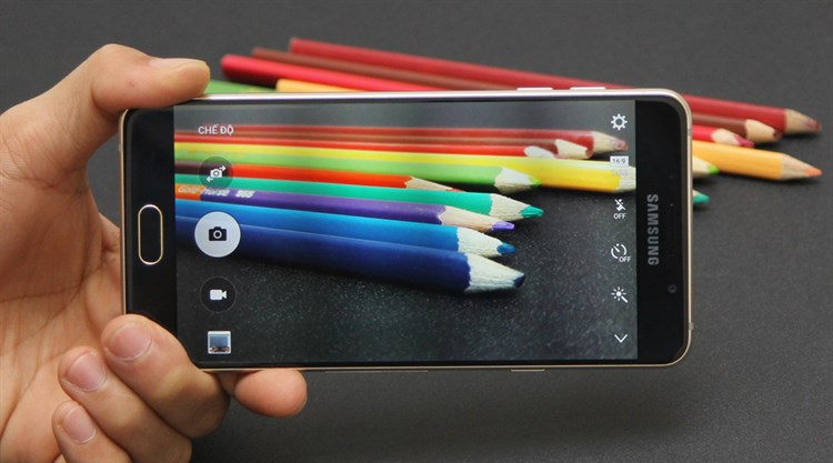 Điện thoại Samsung Galaxy A7 (2016)