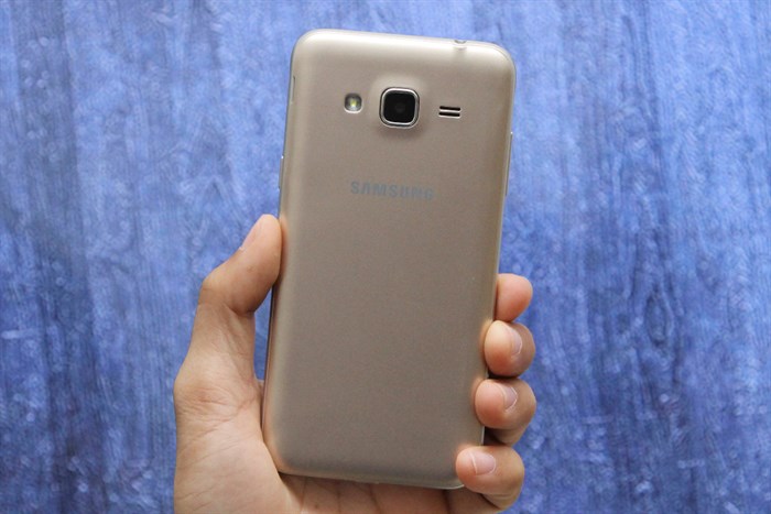 Điện thoại Samsung Galaxy J3