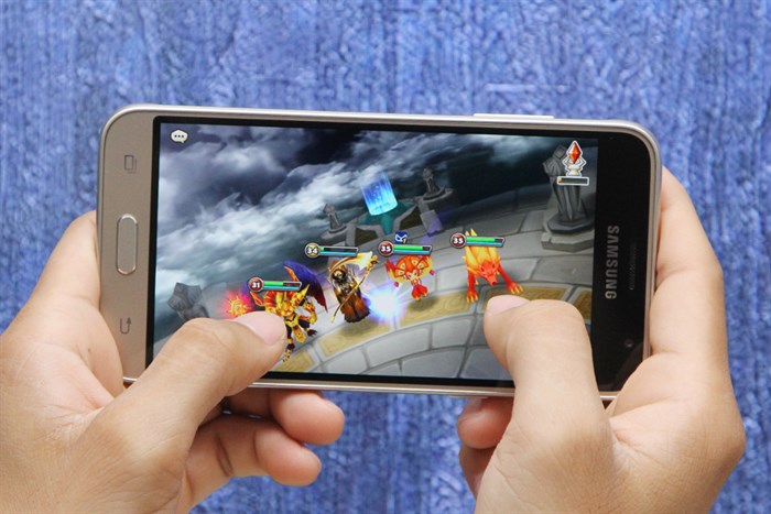Điện thoại Samsung Galaxy J3
