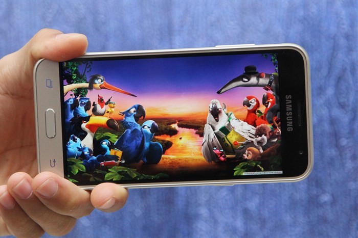 Điện thoại Samsung Galaxy J3