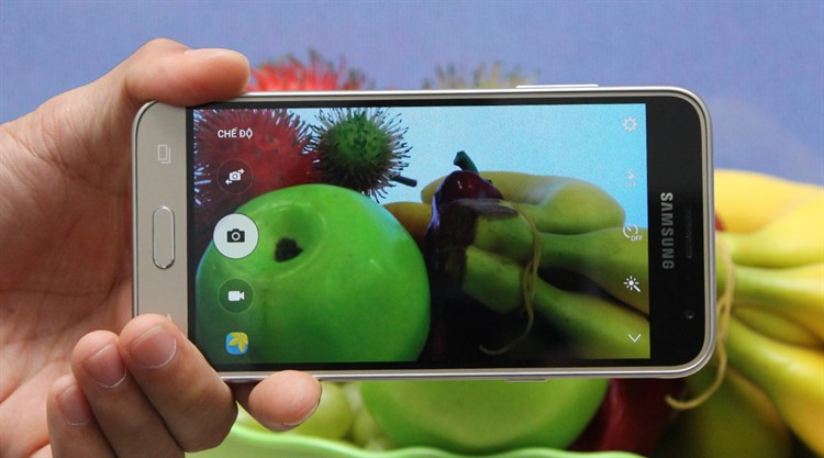 Điện thoại Samsung Galaxy J3