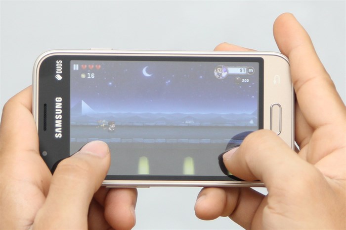 Điện thoại Samsung Galaxy J1 mini