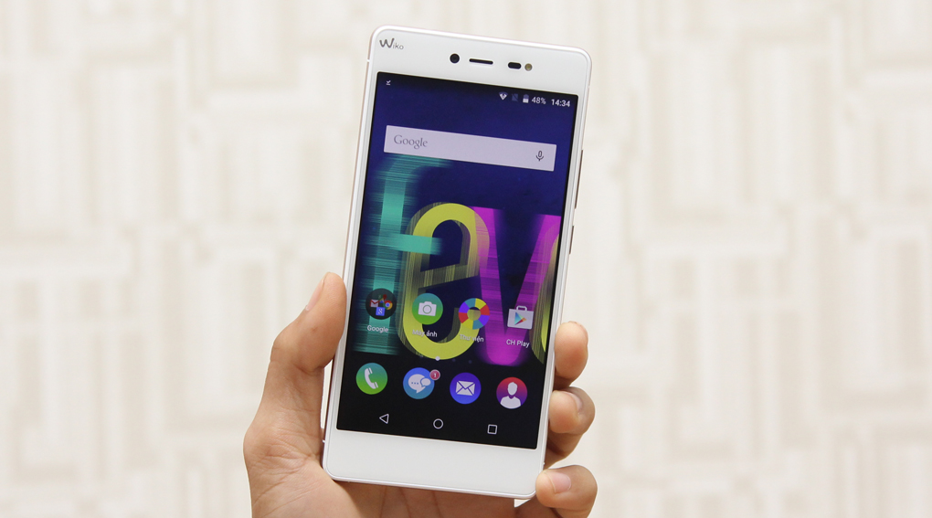 Wiko Fever 4G có thiết kế cao cấp, màn hình với tấm nền IPS 5.2" trang bị kính cường lực giảm thiểu trầy xước cho sản phẩm.