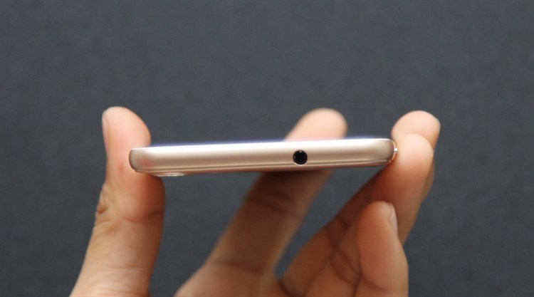 Điện thoại Mobell Nova i6