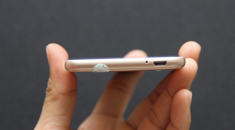 Điện thoại Mobell Nova i6