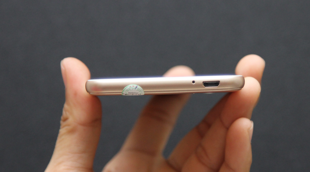 Điện thoại Mobell Nova i6