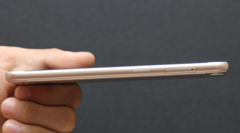 Điện thoại Mobell Nova i6