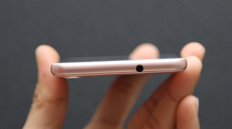 Điện thoại Mobell Nova i6