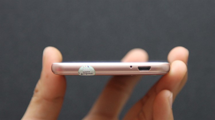 Điện thoại Mobell Nova i6