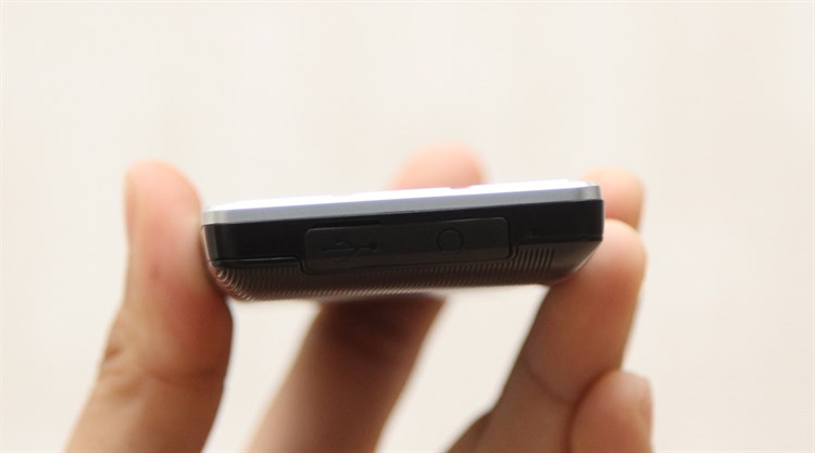 Điện thoại Mobell Tank 2 Màu Đen