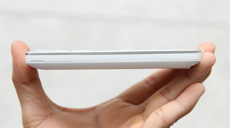 Điện thoại Mobell Tank 2 Màu Trắng