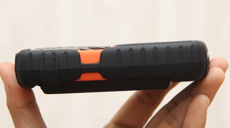 Điện thoại Mobell Rock