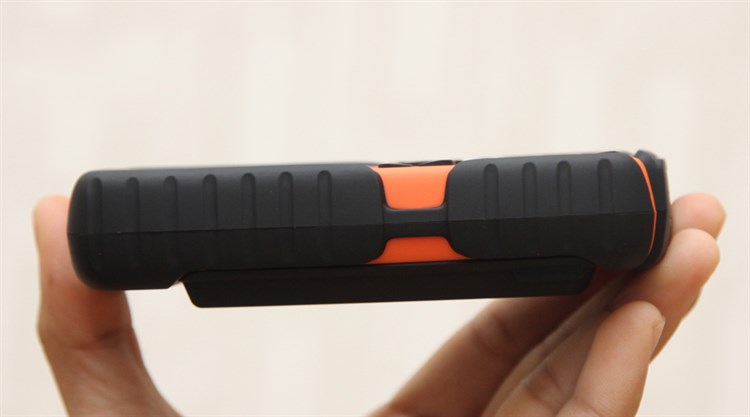 Điện thoại Mobell Rock