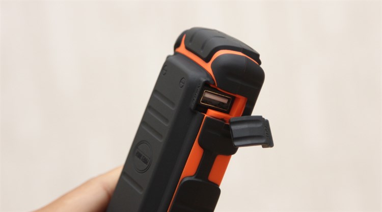 Điện thoại Mobell Rock