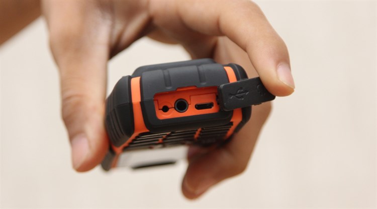 Điện thoại Mobell Rock