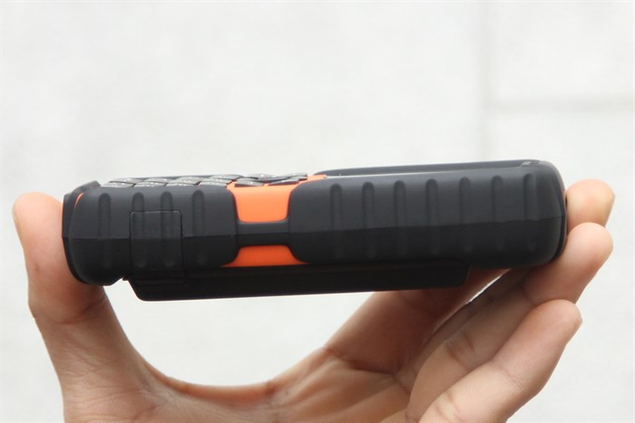 Điện thoại Mobell Rock