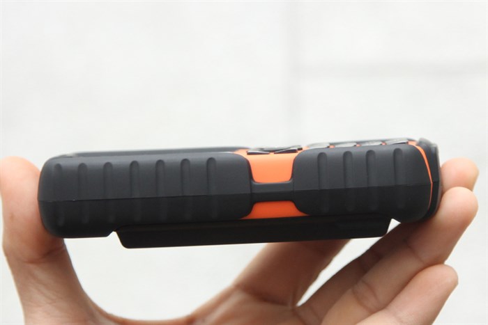 Điện thoại Mobell Rock