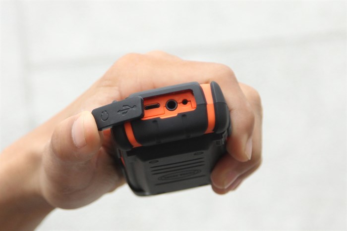 Điện thoại Mobell Rock