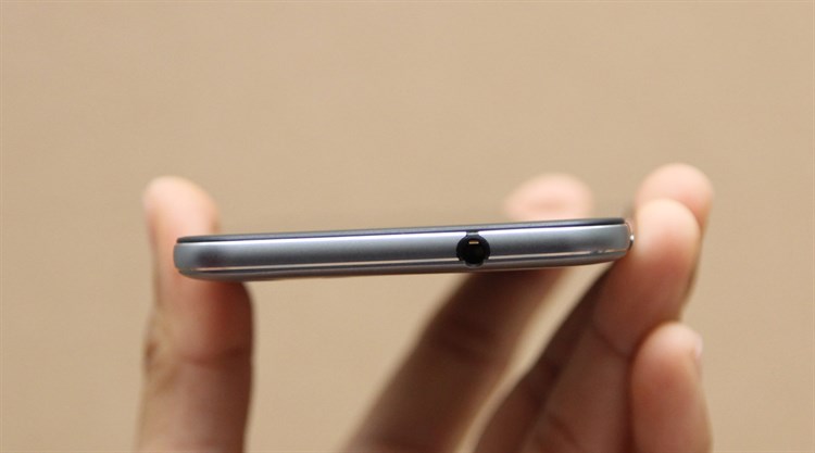 Điện thoại ZTE Blade V6