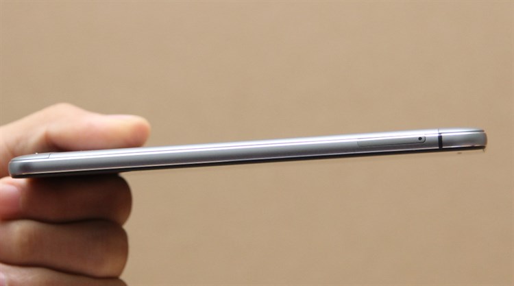 Điện thoại ZTE Blade V6