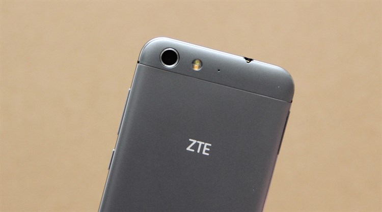 Điện thoại ZTE Blade V6