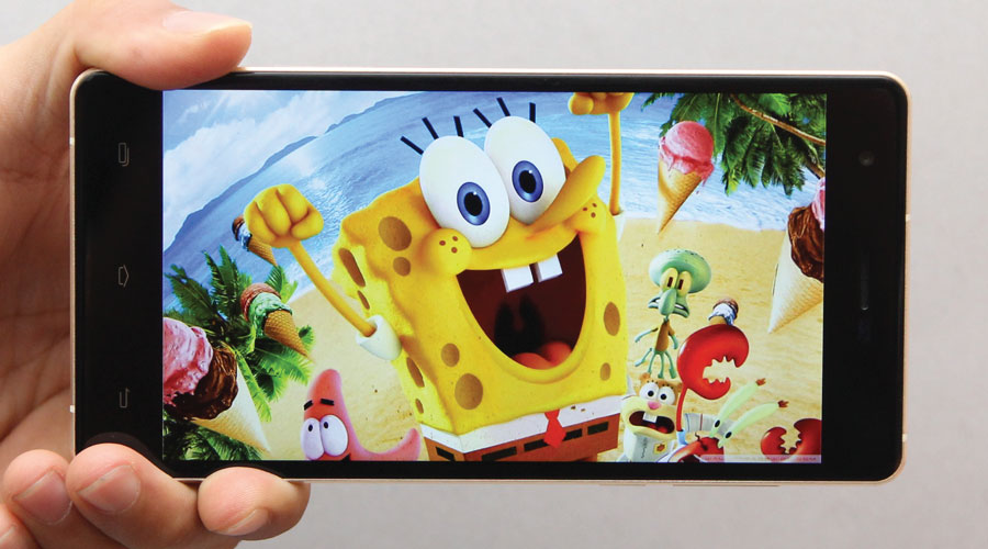 Prime X Plus có màn hình IPS 5.5 inch độ phân giải HD cùng vi xử lý MT6580, RAM 2 GB cho hiệu năng xử lý mạnh mẽ.